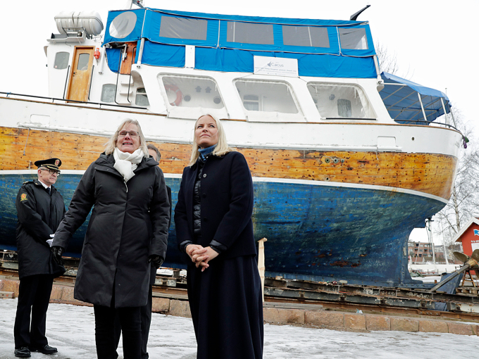 Kronprinsesse Mette-Marit besøker Isegran i Fredrikstad i forbindelse med oppstart av byggingen av Håpets katedral. Foto: Berit Roald / NTB scanpix